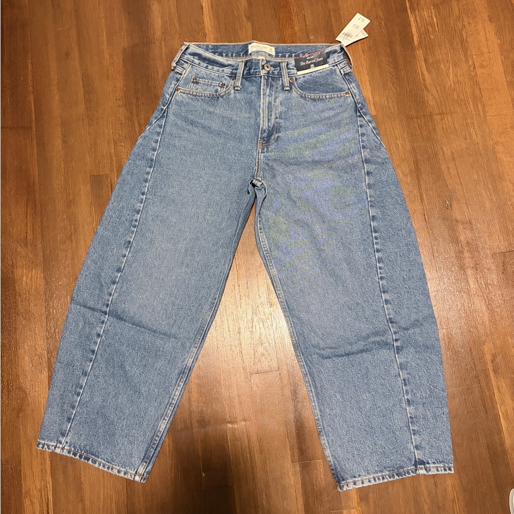 NWT Abercrombie & Fitch The Barrel Jean size 26 short